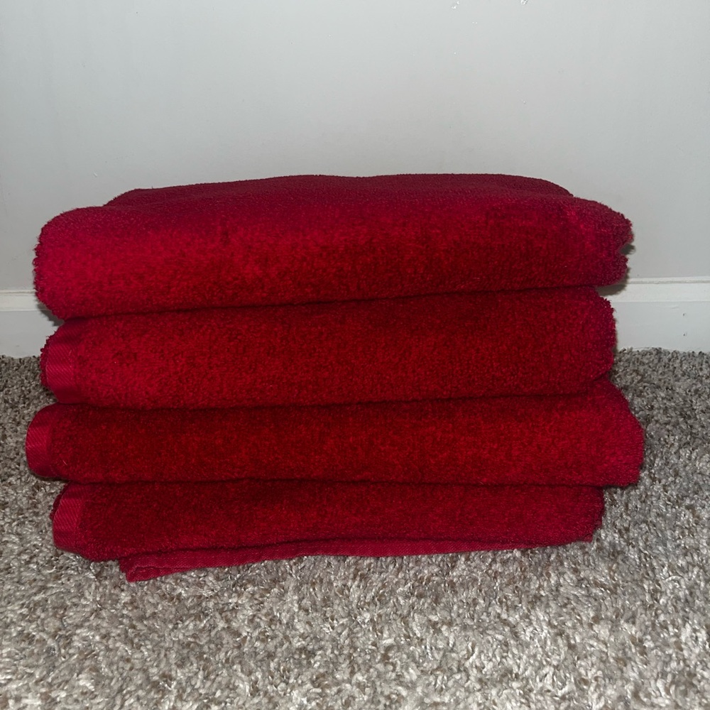 🛑Donated🛑 4 red bath towels